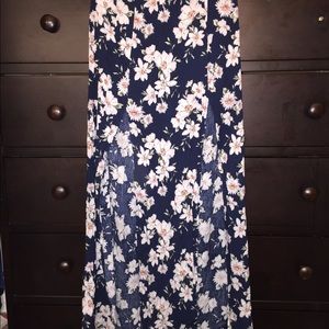 Cute flowery long skirt, with two slits,